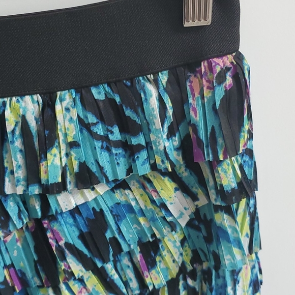 Pleated mini skirt - Picture 2 of 4